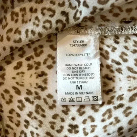 All in Favor - Long sleeve Leopard print blouse. Size M - Picture 5 of 5